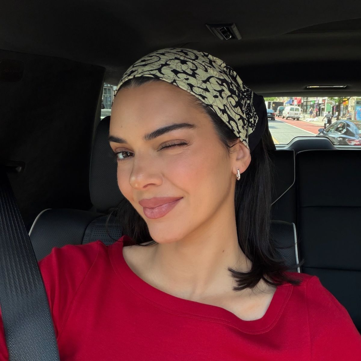 Featured image Kendall Jenners secret sunscreen Hydrating seamless  no white cast