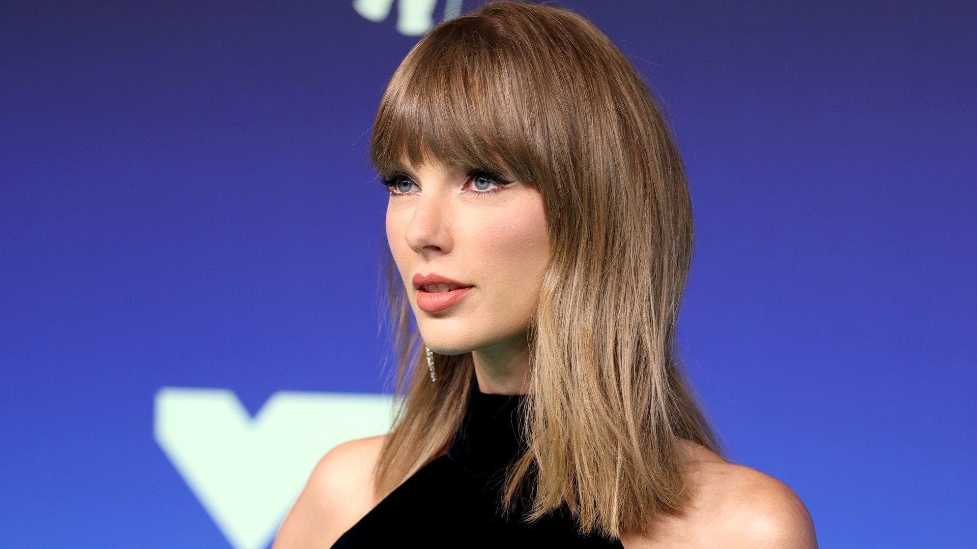 Featured image See the hidden Showgirl details in Taylor Swifts 2026 VMA look