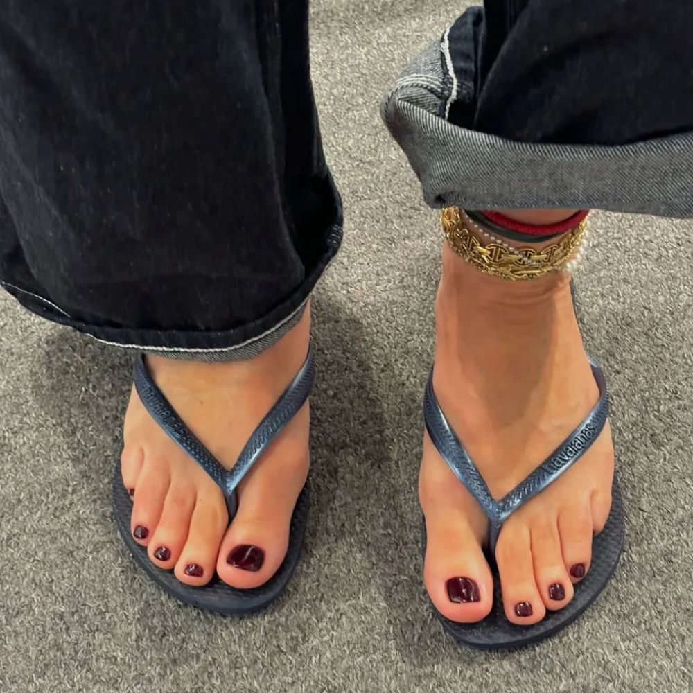 Featured image 6 Stylish Autumn Pedicure Shades You Need